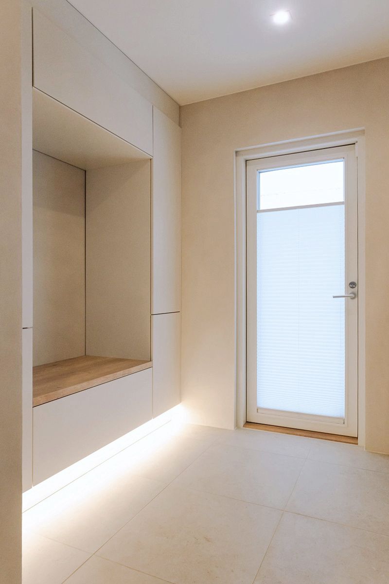 Changing room lighting KANTTI 023W with 9W spotlights and 7,2 W 3000K led strip.